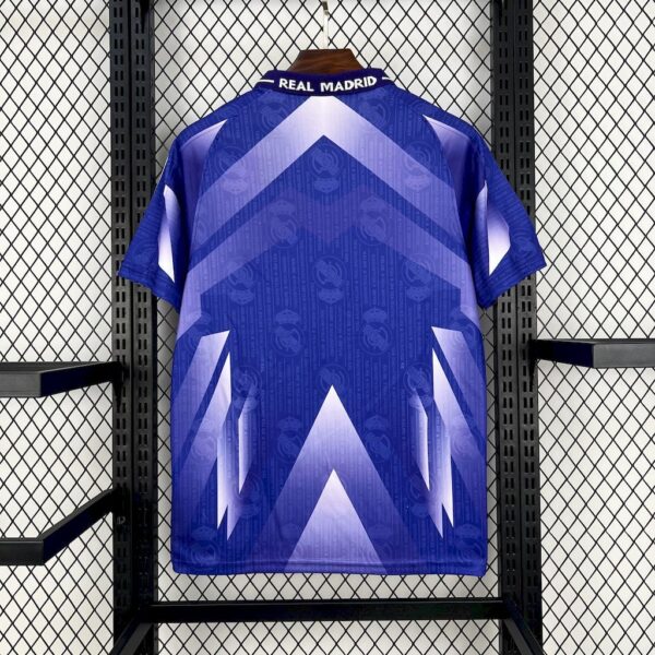 Real Madrid 1996-97 Away Retro Jersey - Image 3