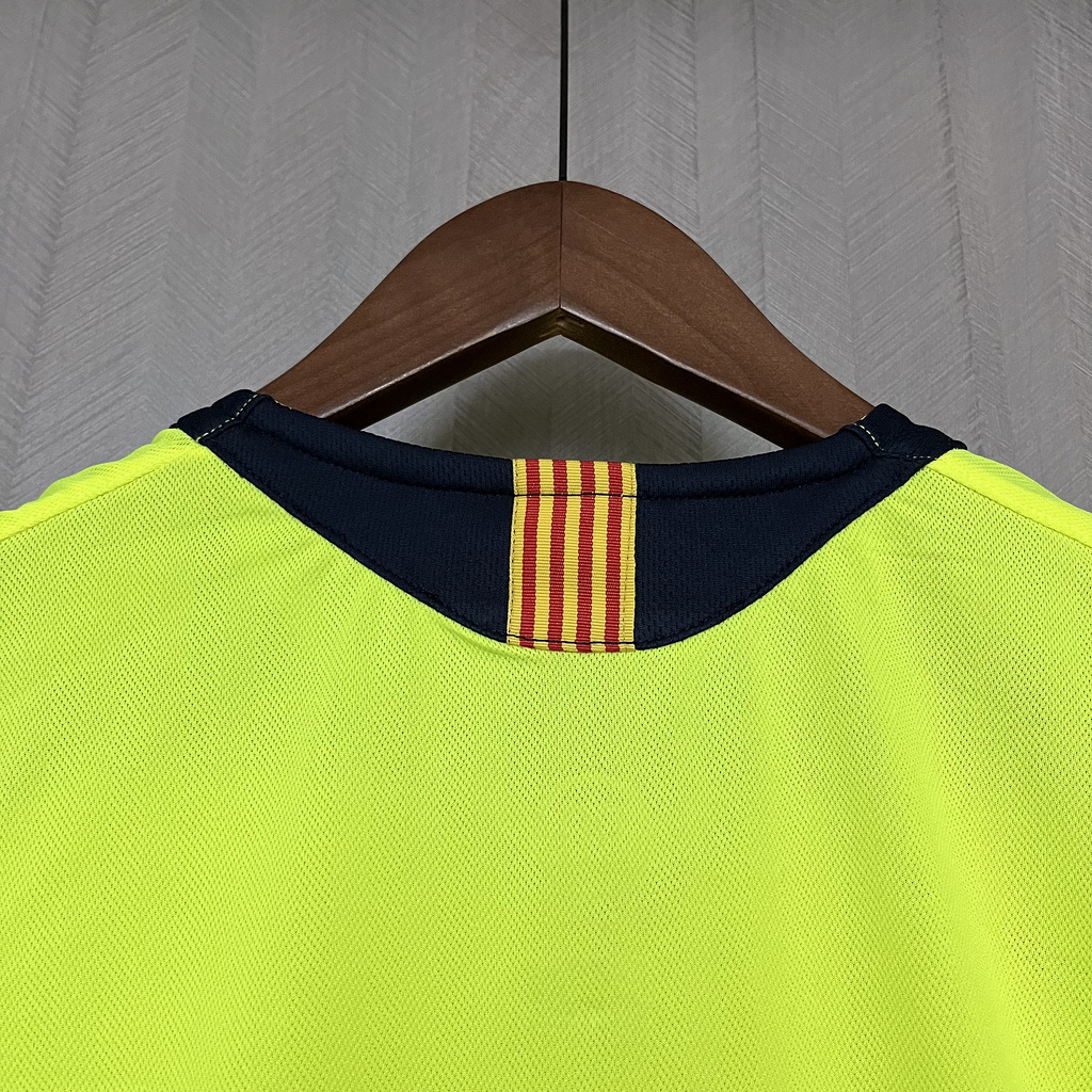 Retro Barcelona 2005-06 away jersey