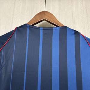Retro Barcelona 2004-05 away jersey - Image 3