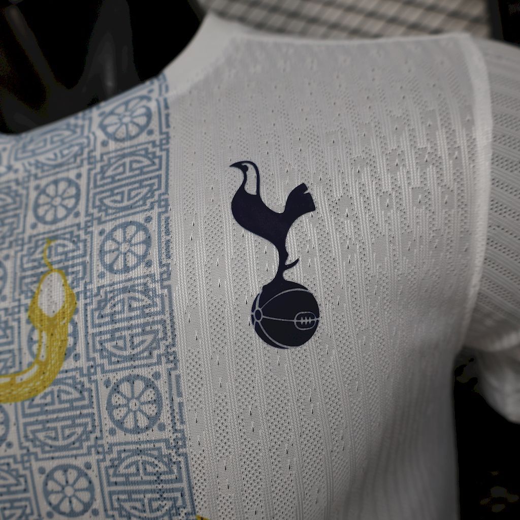 4e54c8113c0e4225a11aad1a0ab50a47 Tottenham Hotspur 2025-26 White Gold Snake Edition Jersey Player Version