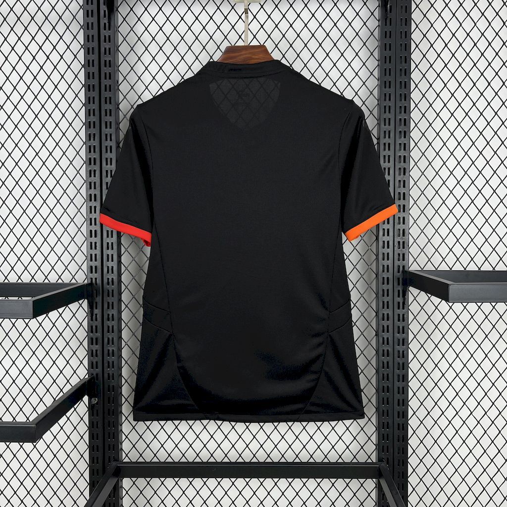 Galatasarays 2025-26 Black Special Edition Jersey