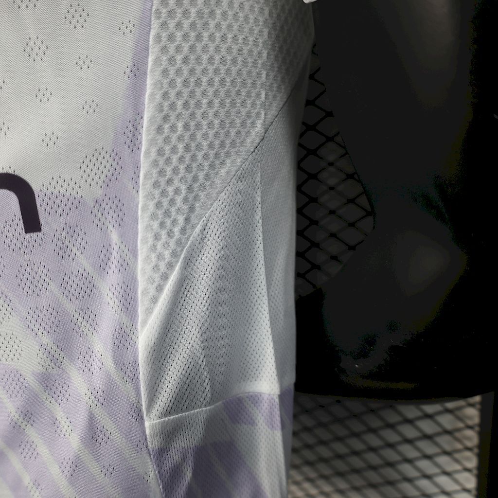 77f86de68ee849d2ae99b72c3a8a71cd Manchester United 2025-26 Away Jersey Player Version