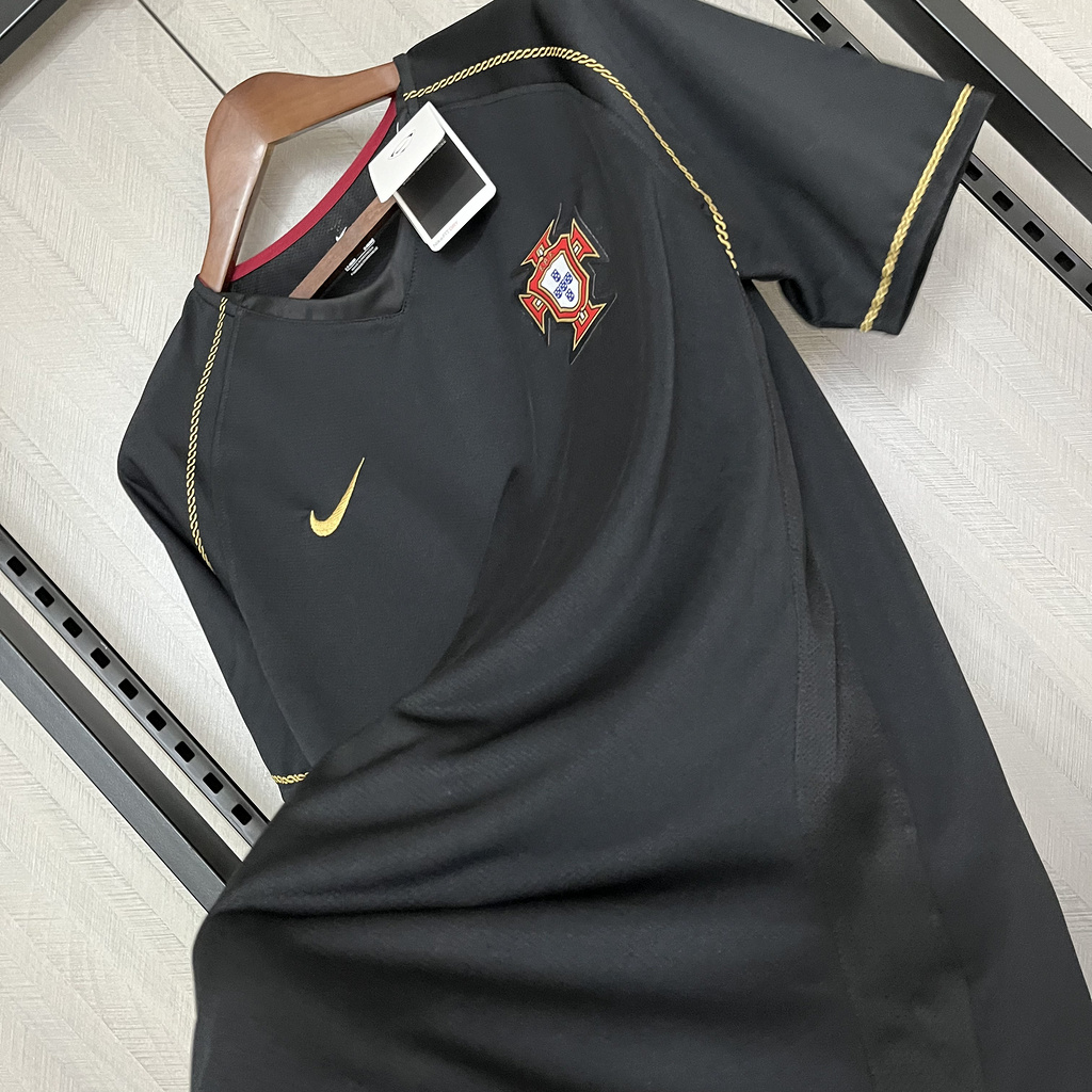 8839db6932d84da1b55e17b6e22023d9 Retro Portugal 2006 away jersey