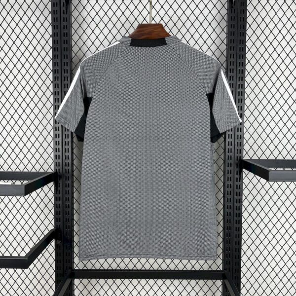 Real Madrid 2002-03 Goalkeeper Retro Jersey - Image 2