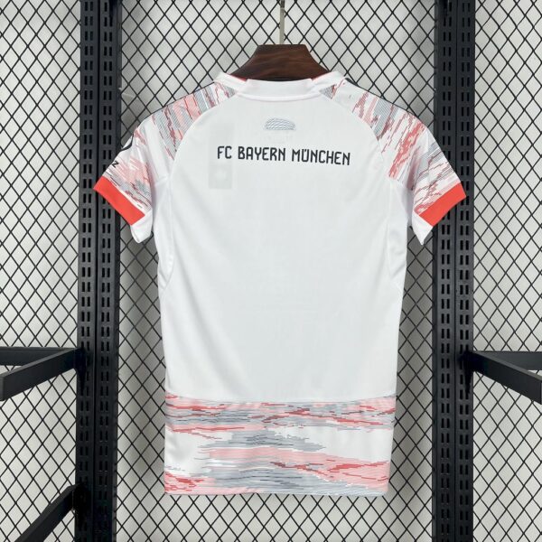 Bayern Munich 2025-26 Away Womens Jersey - Image 2