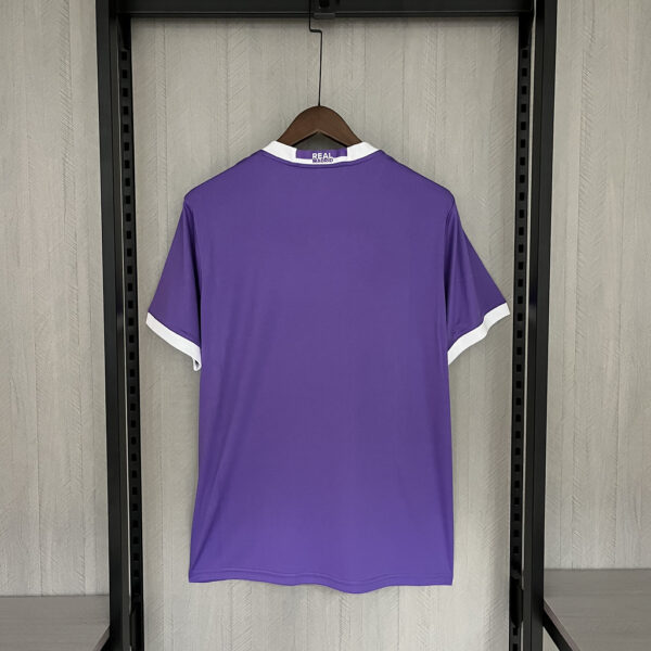 Retro 2016-17 Real Madrid away - Image 2