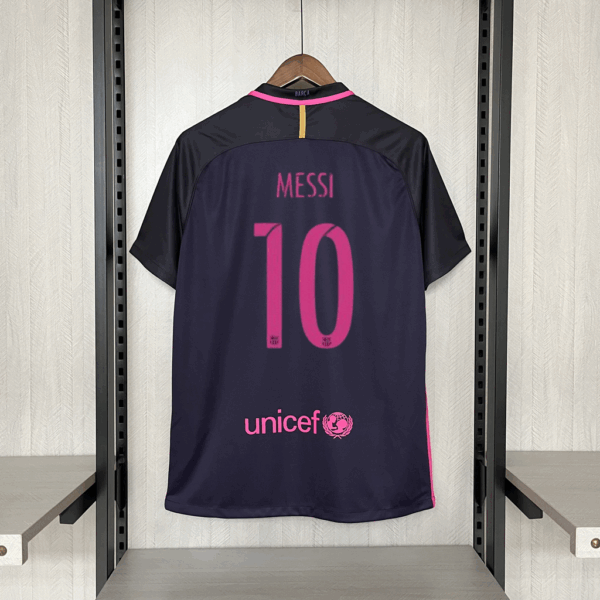 Retro Barcelona 2016-17 away jersey - Image 3