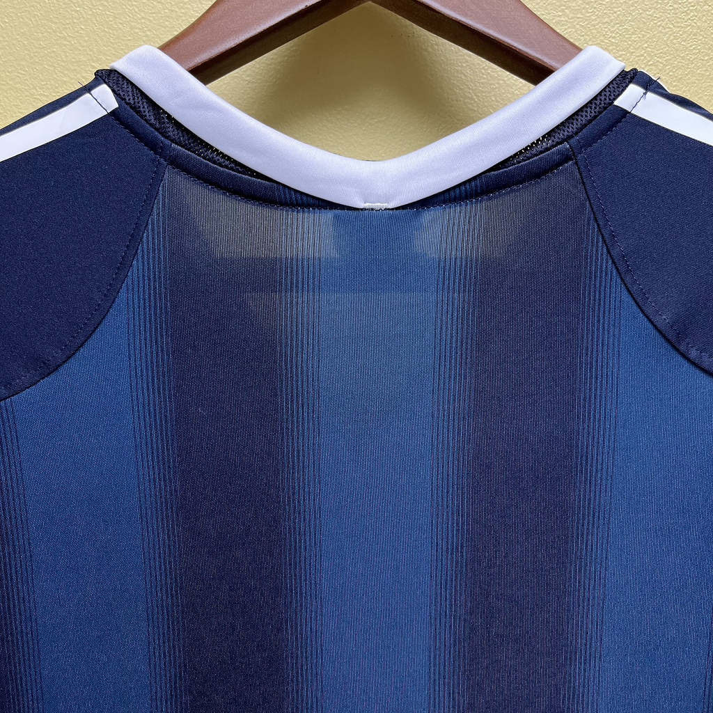 d6cfd45f3cc748e1a045db41d3abf785 Retro 0405 Newcastle Away
