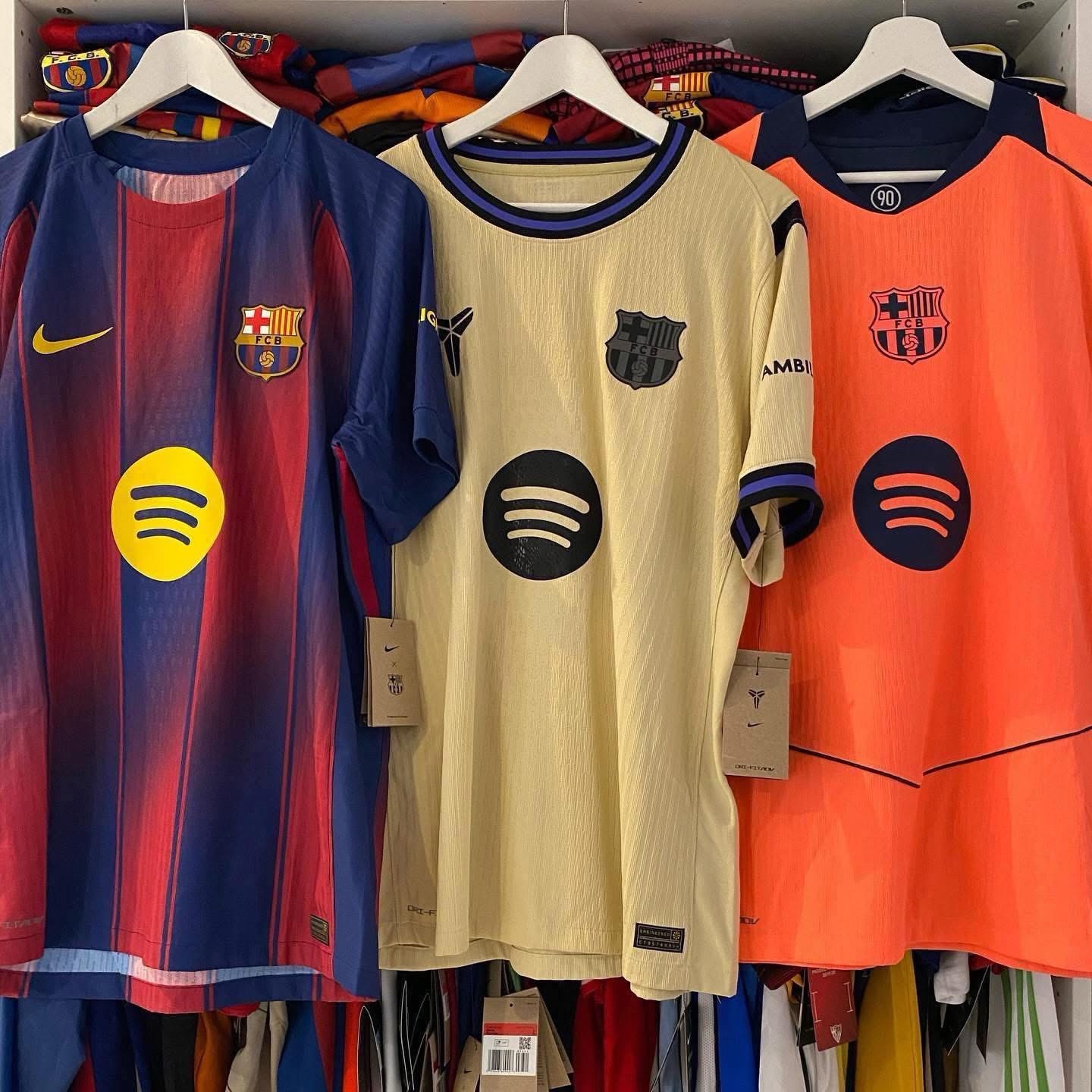 img_5977 2025-2026 FC BARCELONA 3 KITS OFFER