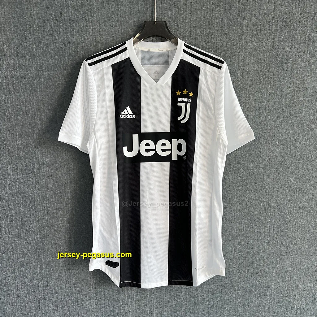Juventus Retro 18-19 Home Player Version Juventus Retro 18-19 Home Player Version