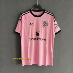 Man Utd GK Pink