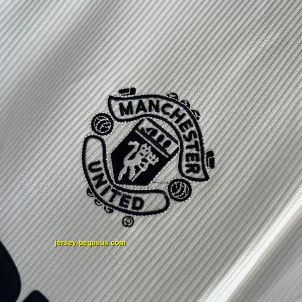 Man Utd Retro 00-01 Away