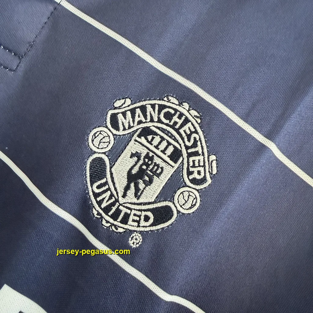 Man Utd Retro 99-00 Away