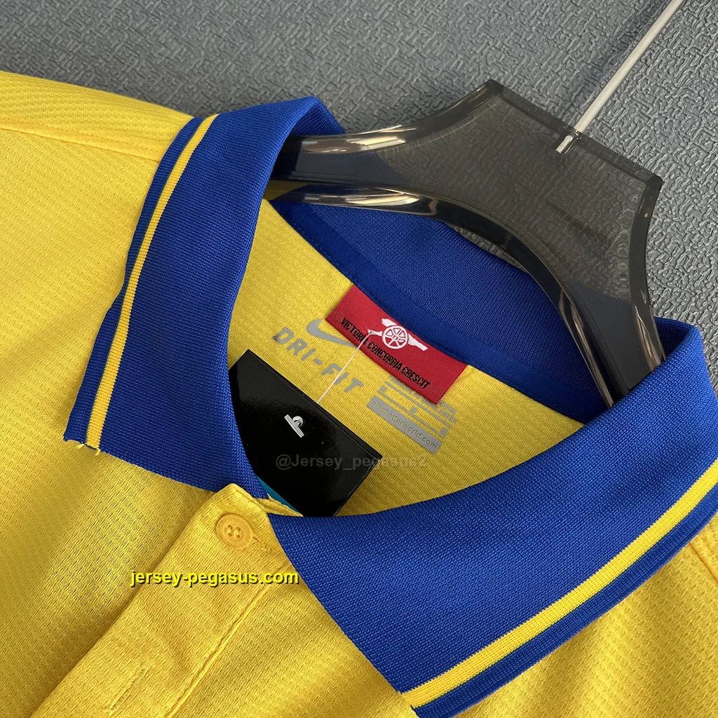 Arsenal Retro 13-14 Away Arsenal Retro 13-14 Away
