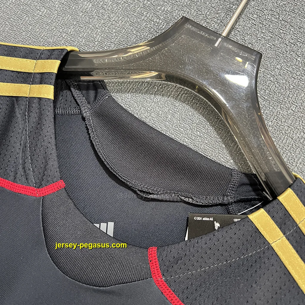 Liverpool Retro 09-10 Away Liverpool Retro 09-10 Away