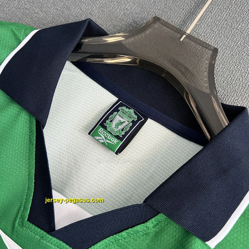 Liverpool Retro 99-00 Away