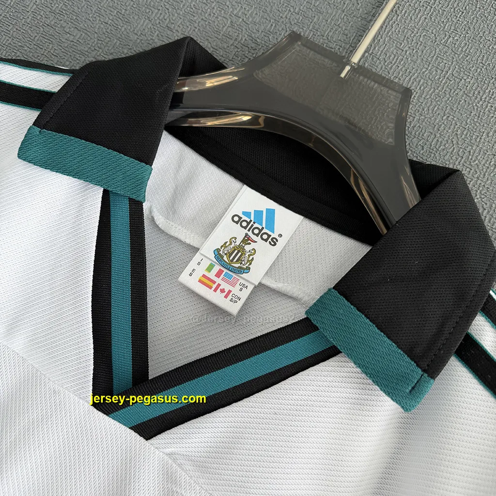 Newcastle United Retro 99-00 Away Newcastle United Retro 99-00 Away