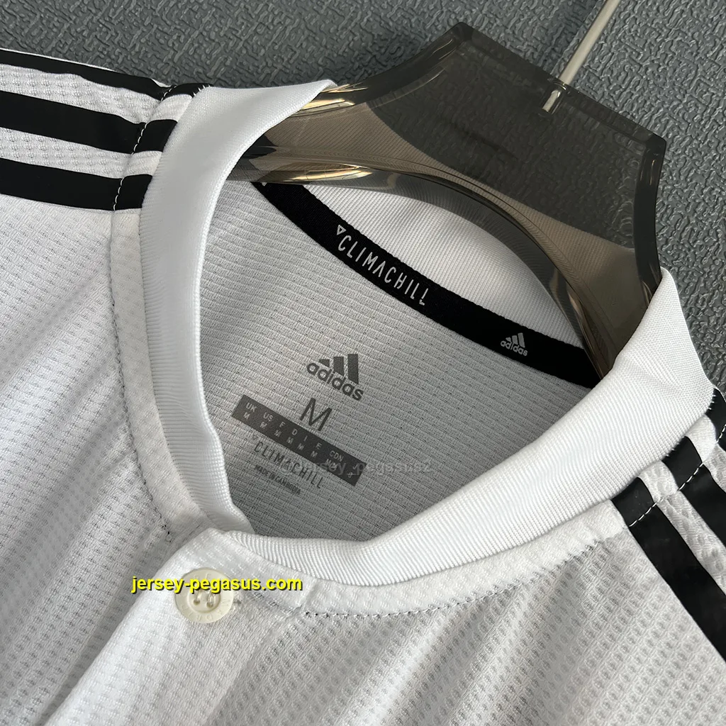 Real Madrid Retro 18-19 Home Player Version Real Madrid Retro 18-19 Home Player Version