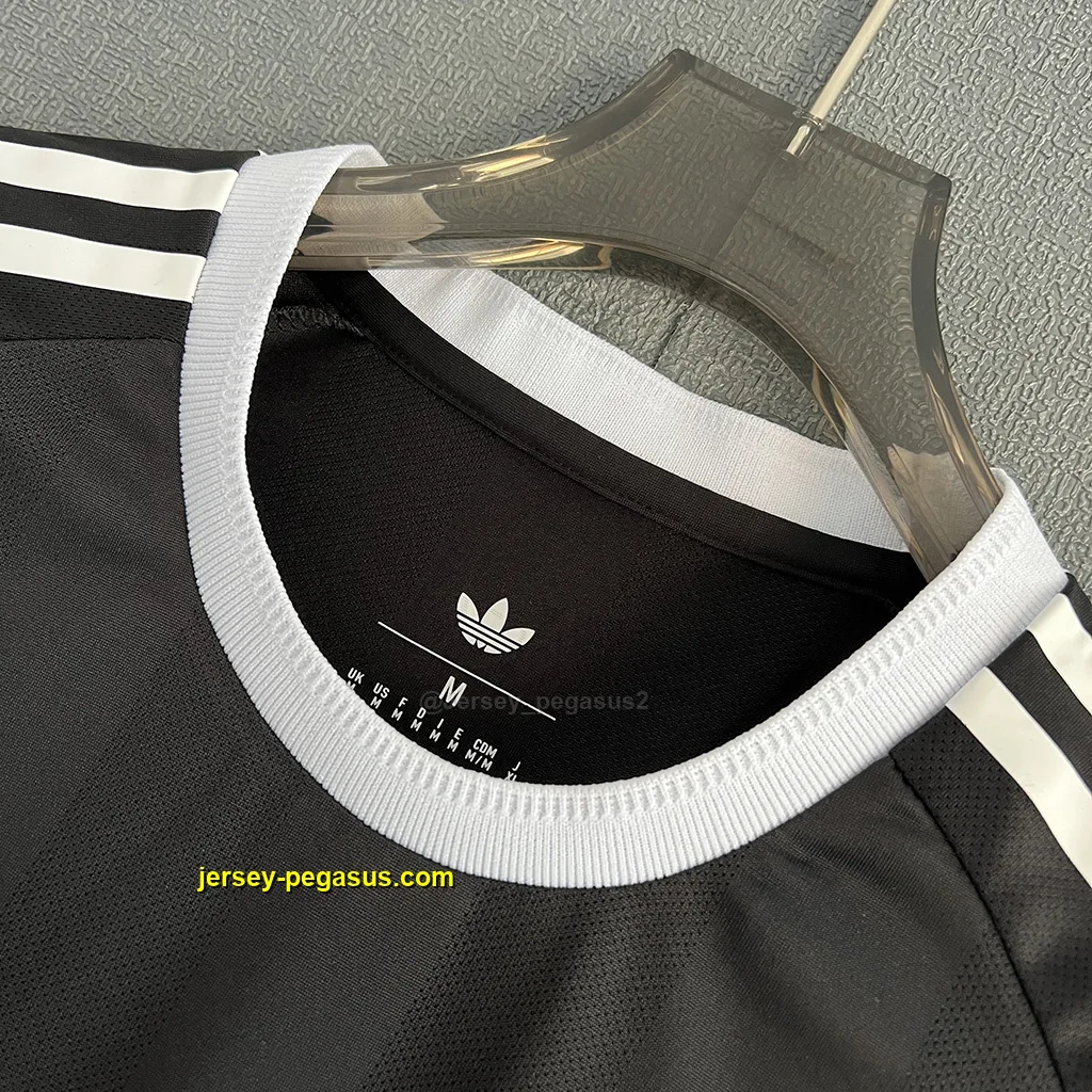 Liverpool GK Black Player Version Liverpool GK Black Player Version