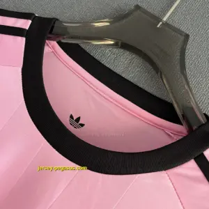 Man Utd GK Pink
