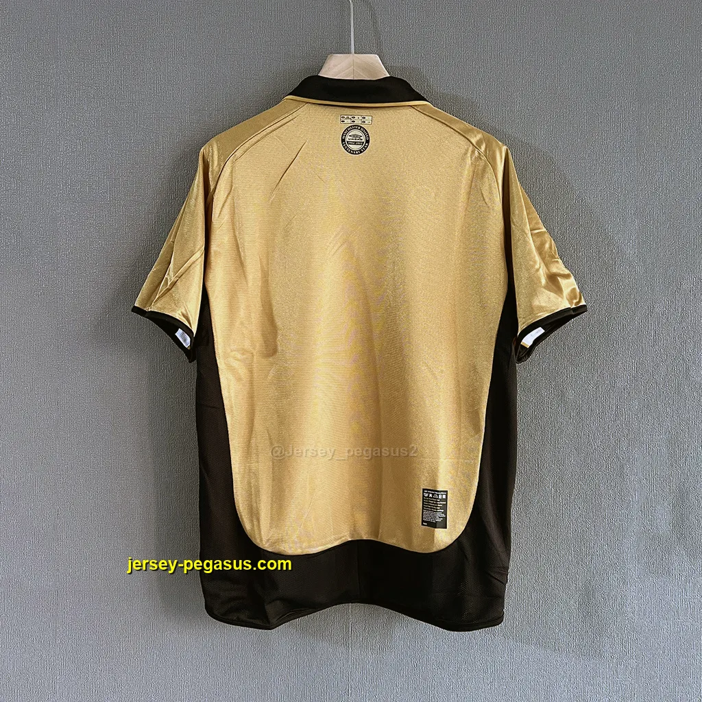 Man Utd Retro 01-02 Away