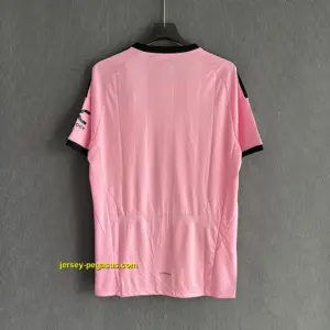 Man Utd GK Pink