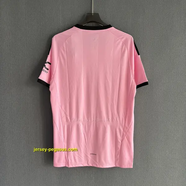 Man Utd GK Pink