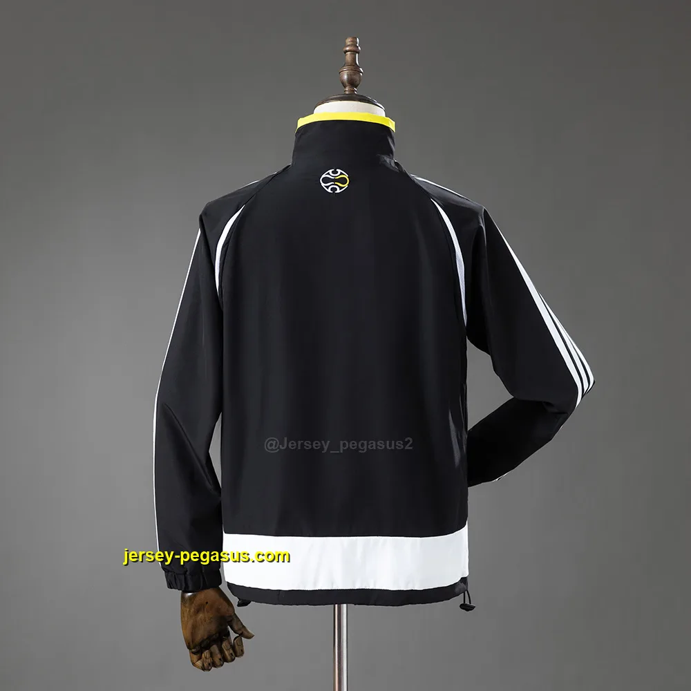 Real Madrid Windbreaker - Black Real Madrid Windbreaker - Black