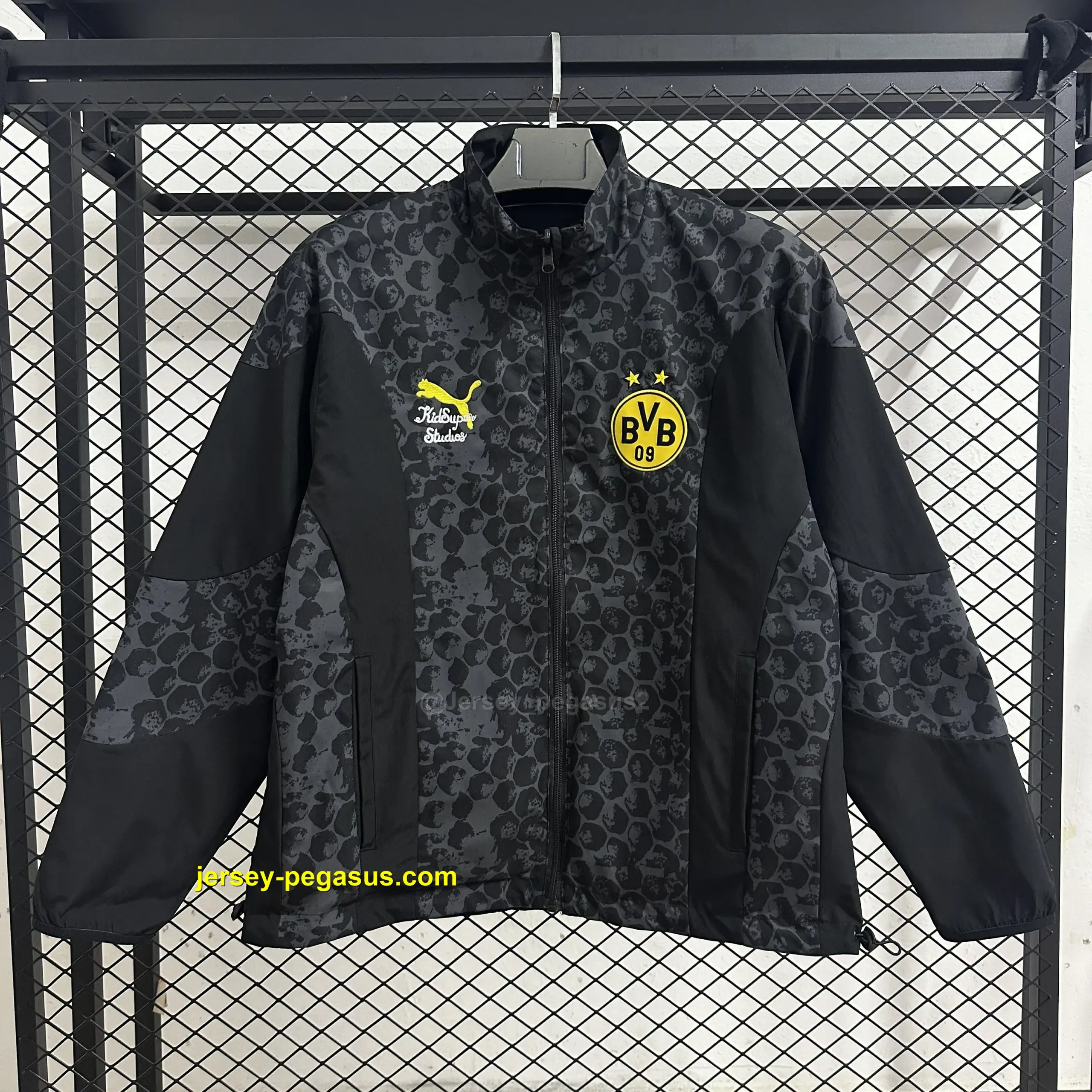 Dortmund reversible windbreaker jacket Dortmund reversible windbreaker jacket