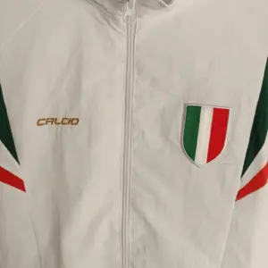Italy Retro Style white windbreaker jacket