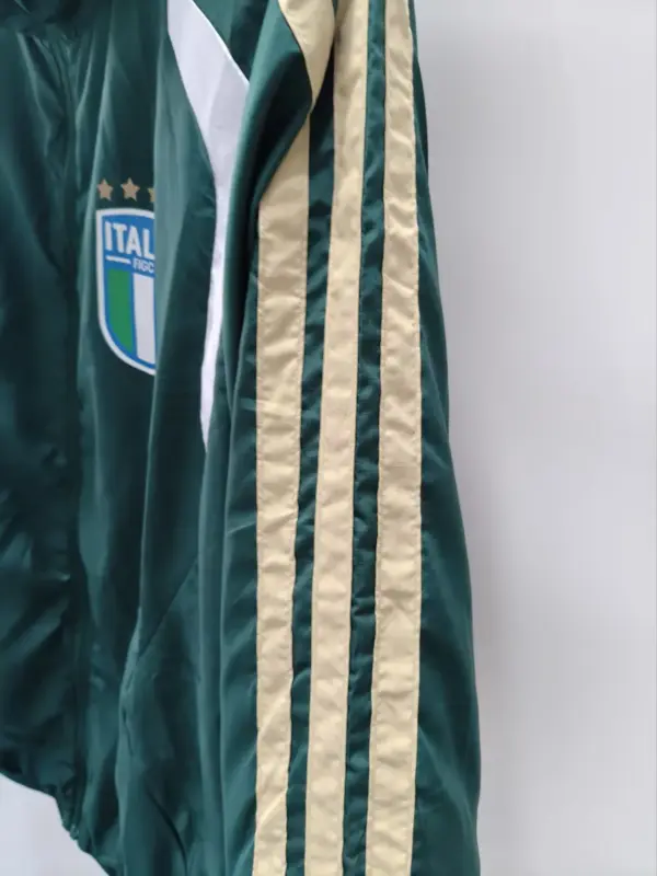 Italy 2026 green windbreaker jacket