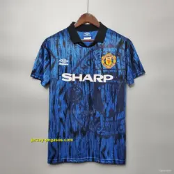 Retro Manchester United in the away Soccer Jersey