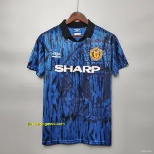 Retro Manchester United in the away Soccer Jersey