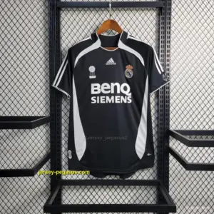 Retro Real Madrid Two Guest