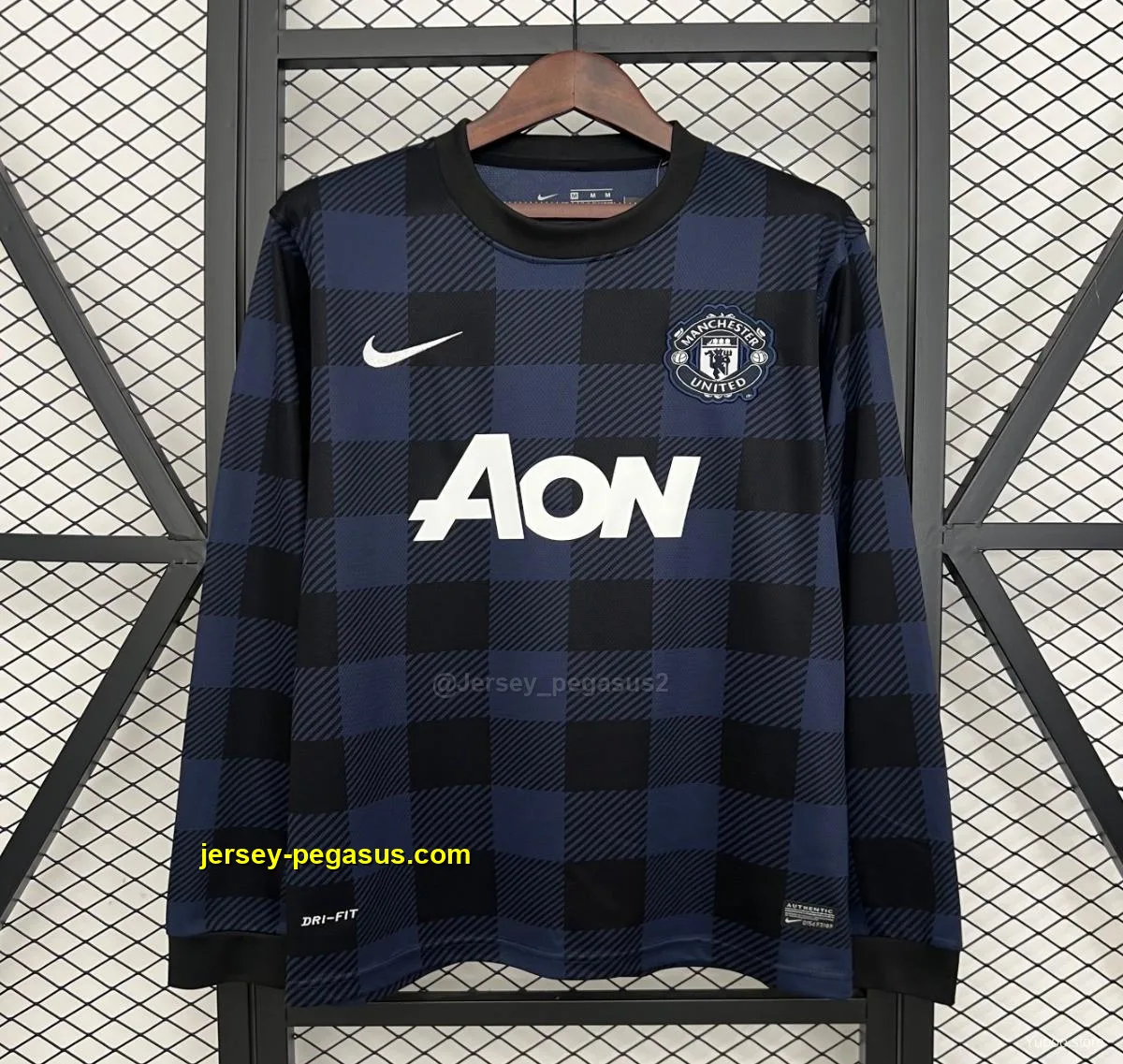 Retro Manchester United Long Sleeve Black Jersey Retro Manchester United Long Sleeve Black Jersey