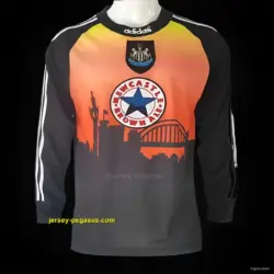 Retro Newcastle United Goalkeeper Black Long Sleeve Jersey