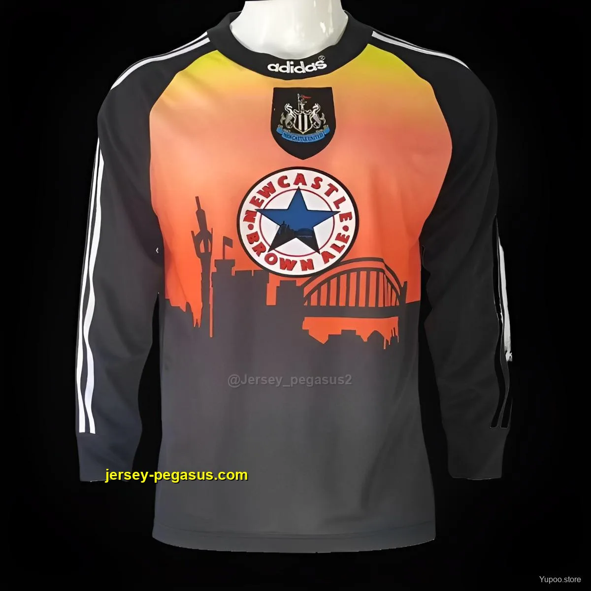 Retro Newcastle United Goalkeeper Black Long Sleeve Jersey Retro Newcastle United Goalkeeper Black Long Sleeve Jersey