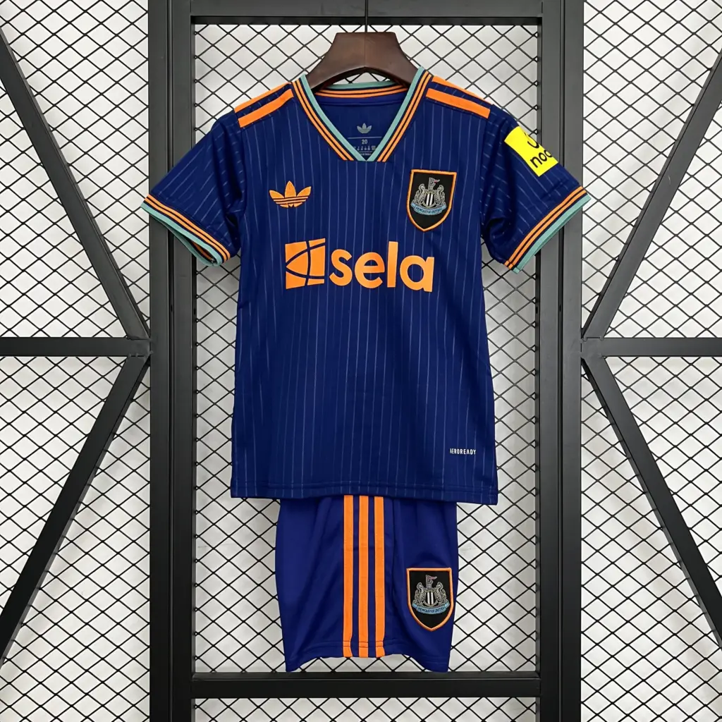 Kids Newcastle United third away
