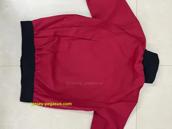 Man U retro red windbreaker jacket Man U retro red windbreaker jacket