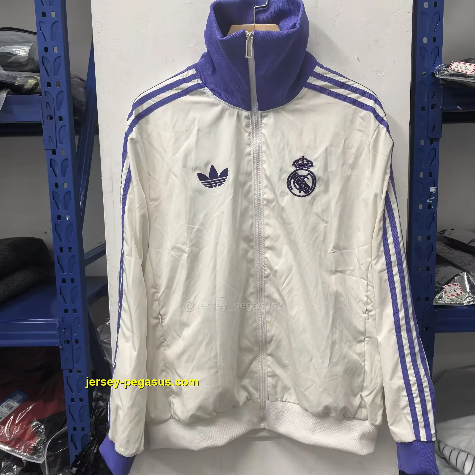 Real Madrid retro white windbreaker jacket Real Madrid retro white windbreaker jacket