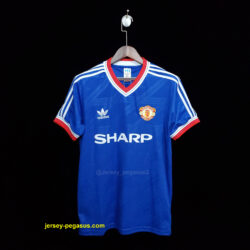 Retro M-u third away