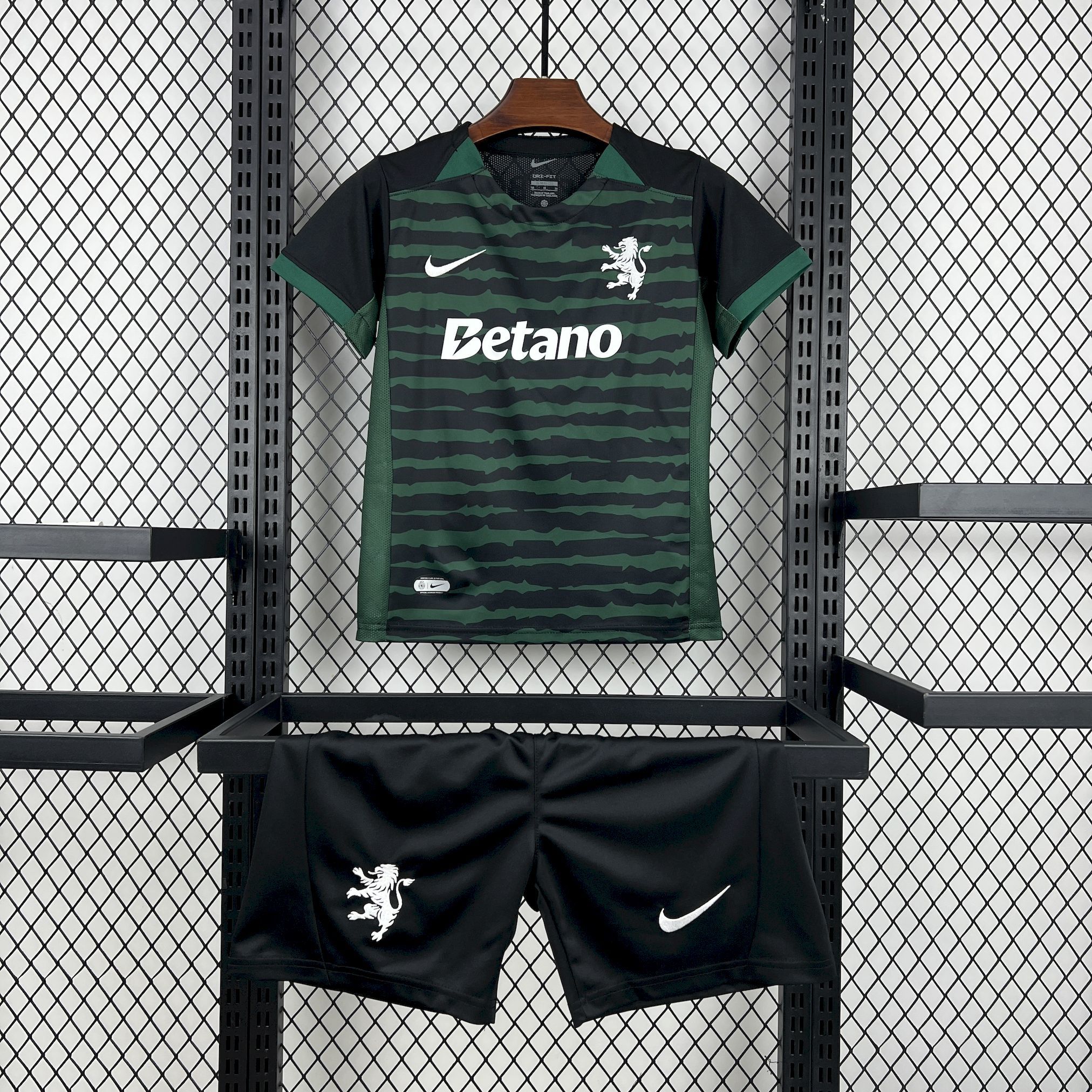 Kids Sporting CP 2025-26 Goalkeeper Kit Kids Sporting CP 2025-26 Goalkeeper Kit