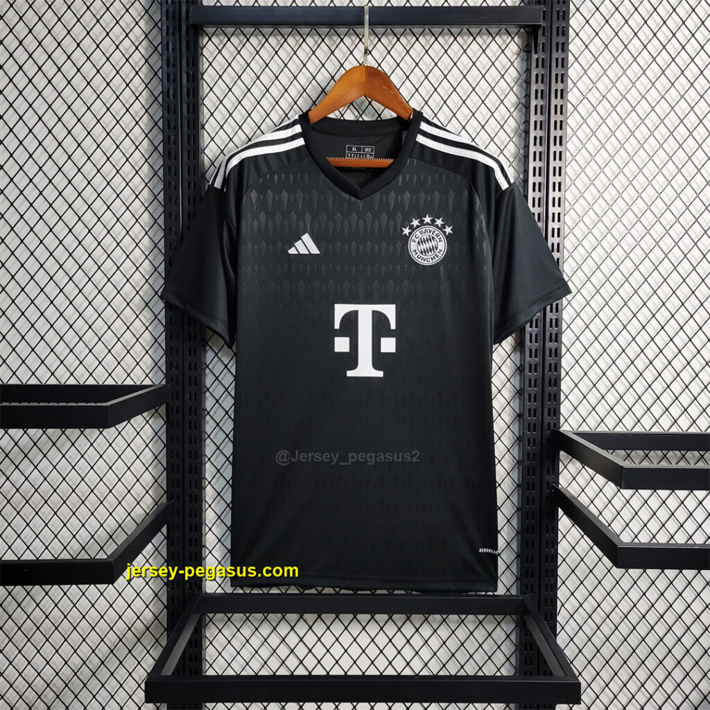 Bayern black goalkeeper
