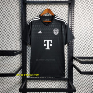 Bayern black goalkeeper