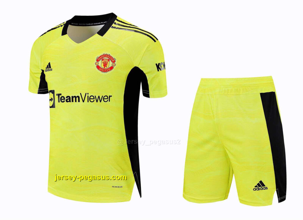 Manchester United green goalkeeper