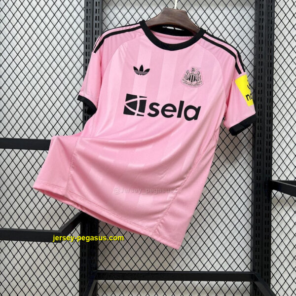 Newcastle Pink Goalkeeper Shirt Football Apparels Newcastle Pink Goalkeeper Shirt Football Apparels
