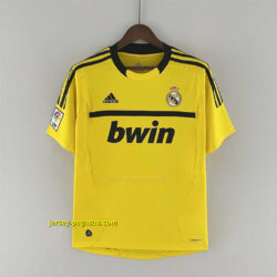 Real Madrid goalkeeper yellow