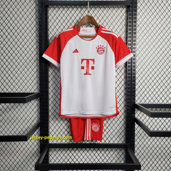Bayern home kids kit