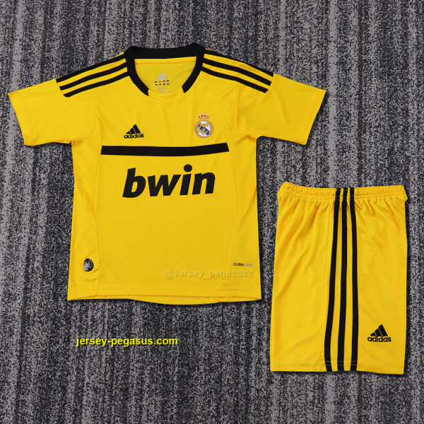 Real Madrid Retro Goalkeeper Kid Kits Youth Apparels Real Madrid Retro Goalkeeper Kid Kits Youth Apparels