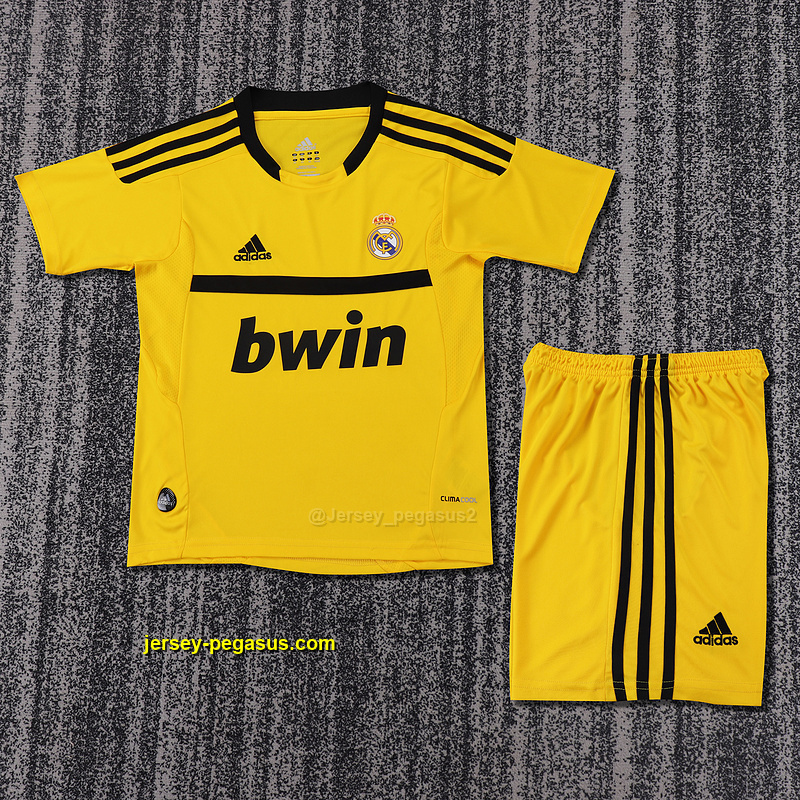 Real Madrid Retro Goalkeeper Kid Kits Youth Apparels